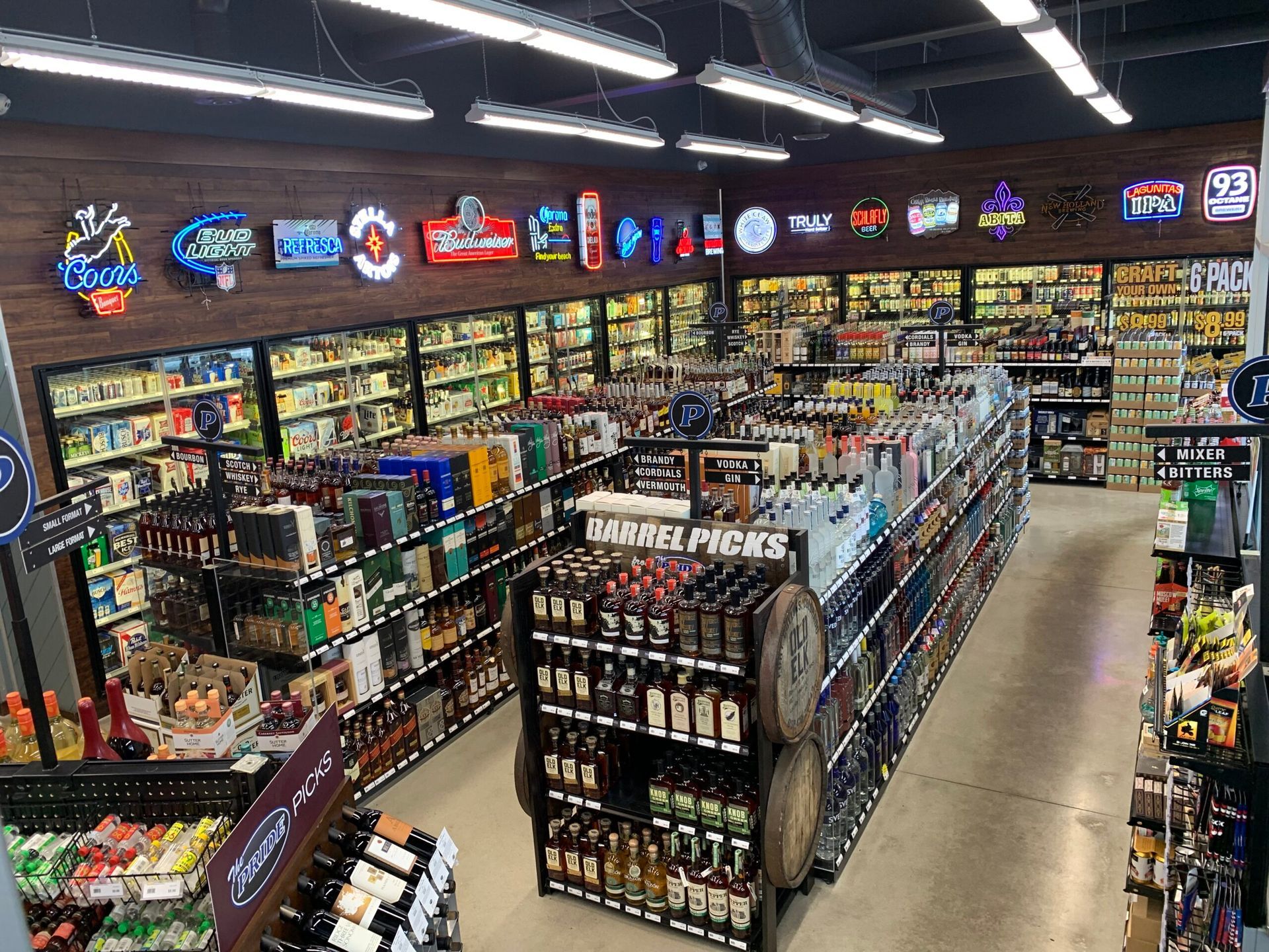 A grocery store filled with lots of shelves of food and drinks.
