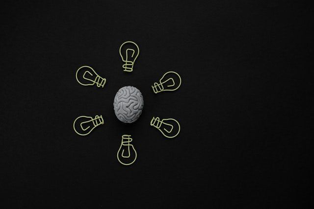 brain with light bulbs surrounding it