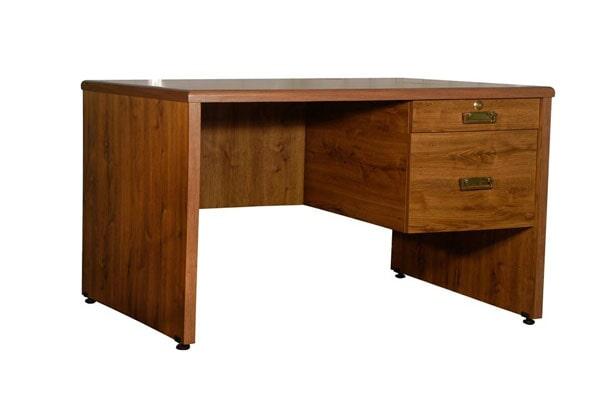 EQUIPO PARA COMERCIO DE ACERO S.A -Escritorio de madera