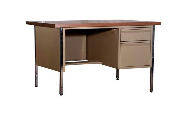 EQUIPO PARA COMERCIO DE ACERO S.A - Escritorio de metal