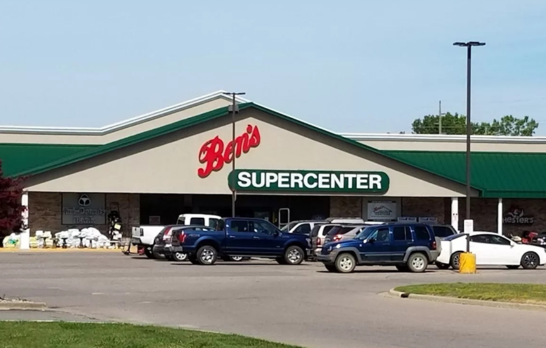 Berta Supercenter storefront with parked cars in a parking lot