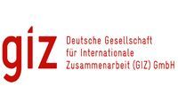 Logo GIZ, texte rouge « giz » à gauche, texte allemand « Deutsche Gesellschaft für Internationale Zusammenarbeit (GIZ) GmbH »