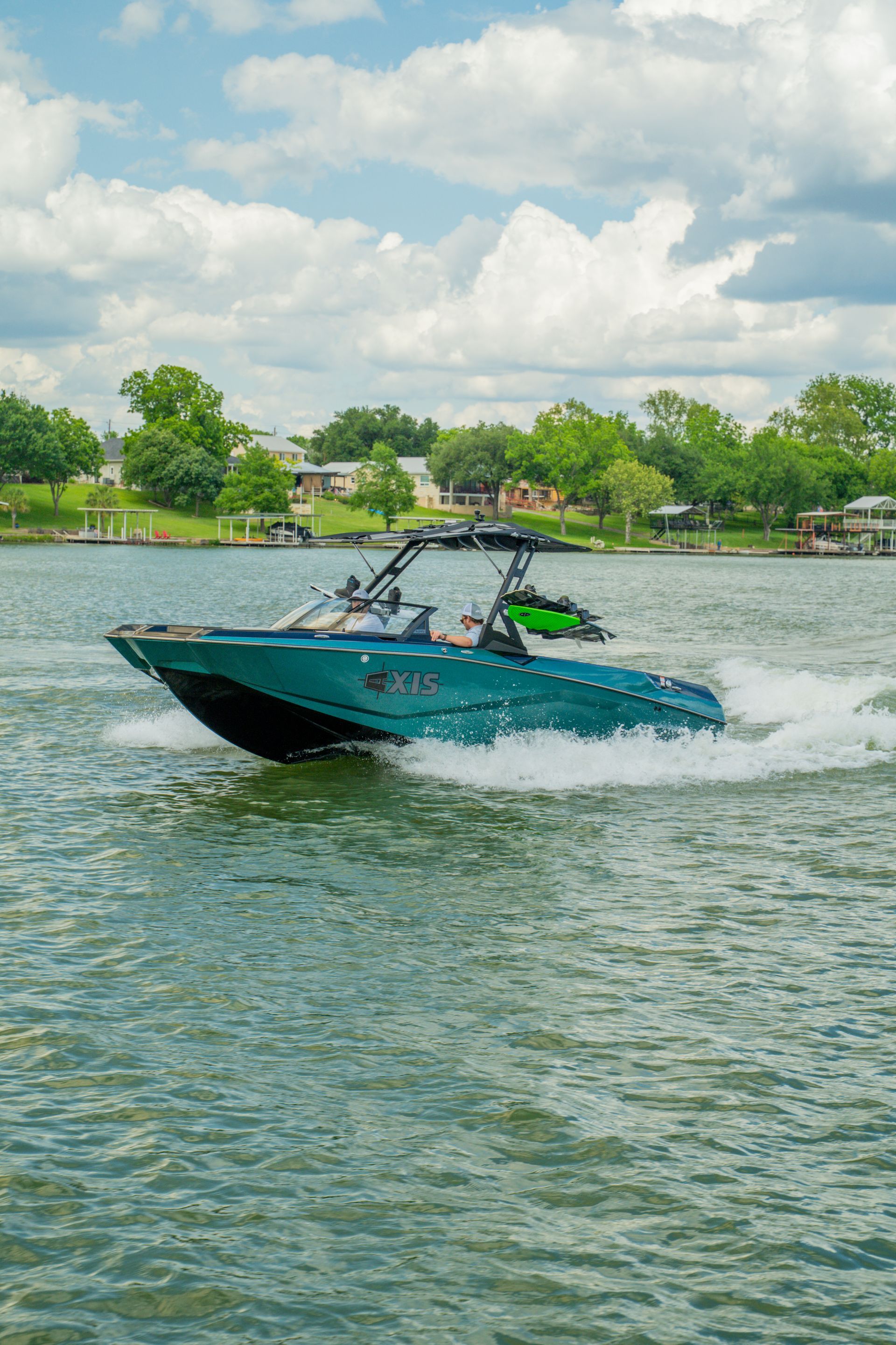 Wakes2u boat doing lessons on lake LBJ