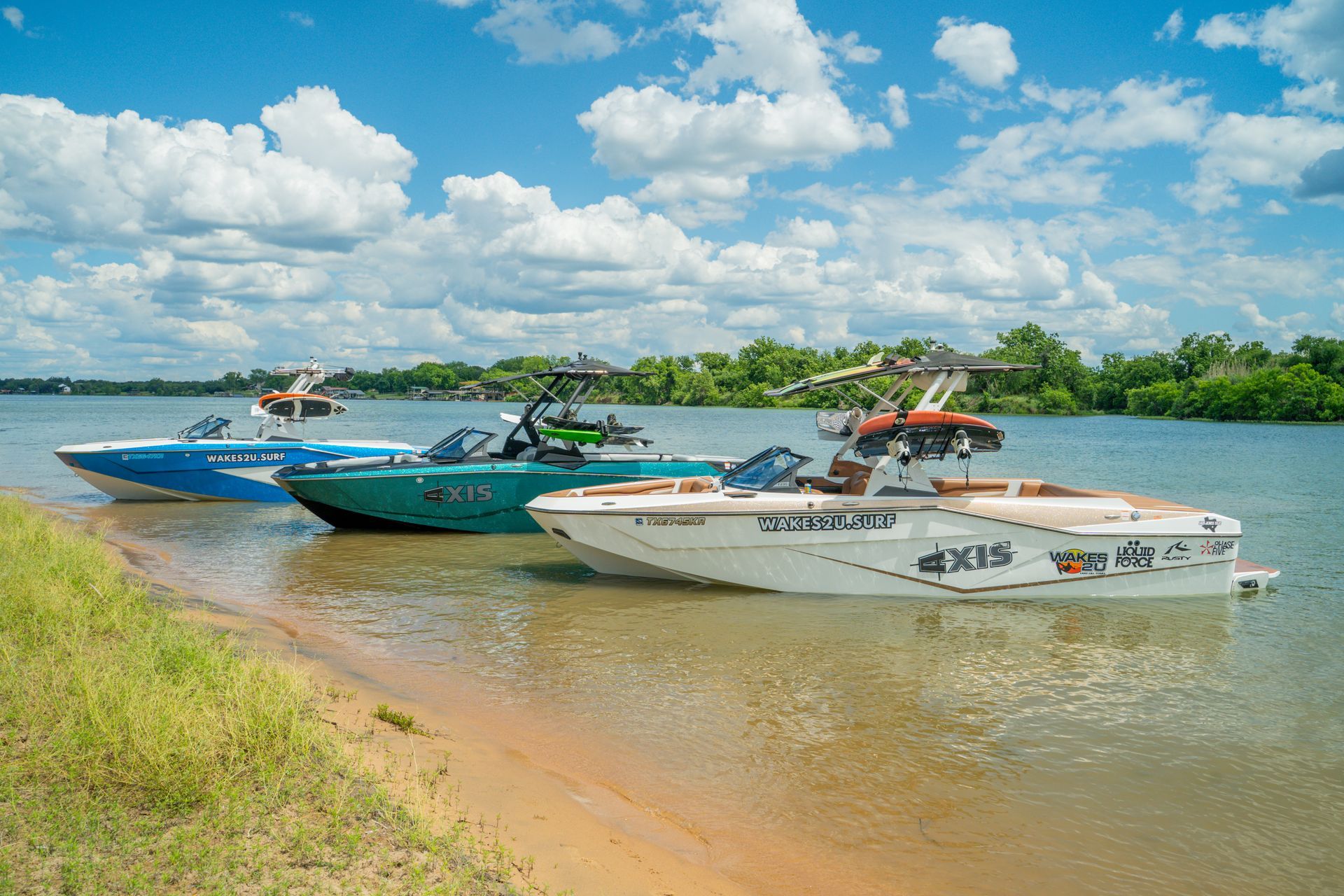 wakes2u luxury wake boats at the sandbar