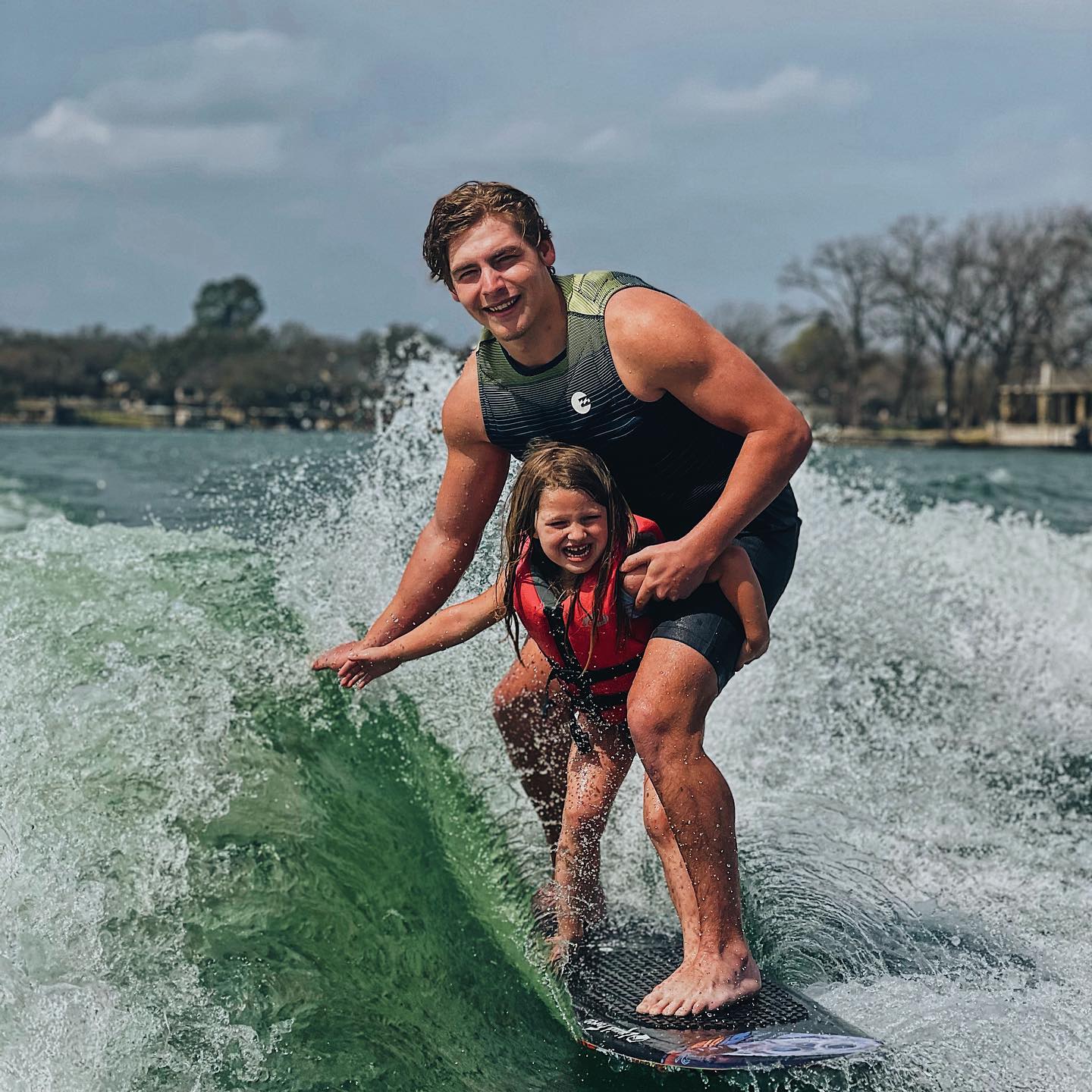 Kid learning to wakesurf with Wakes2U