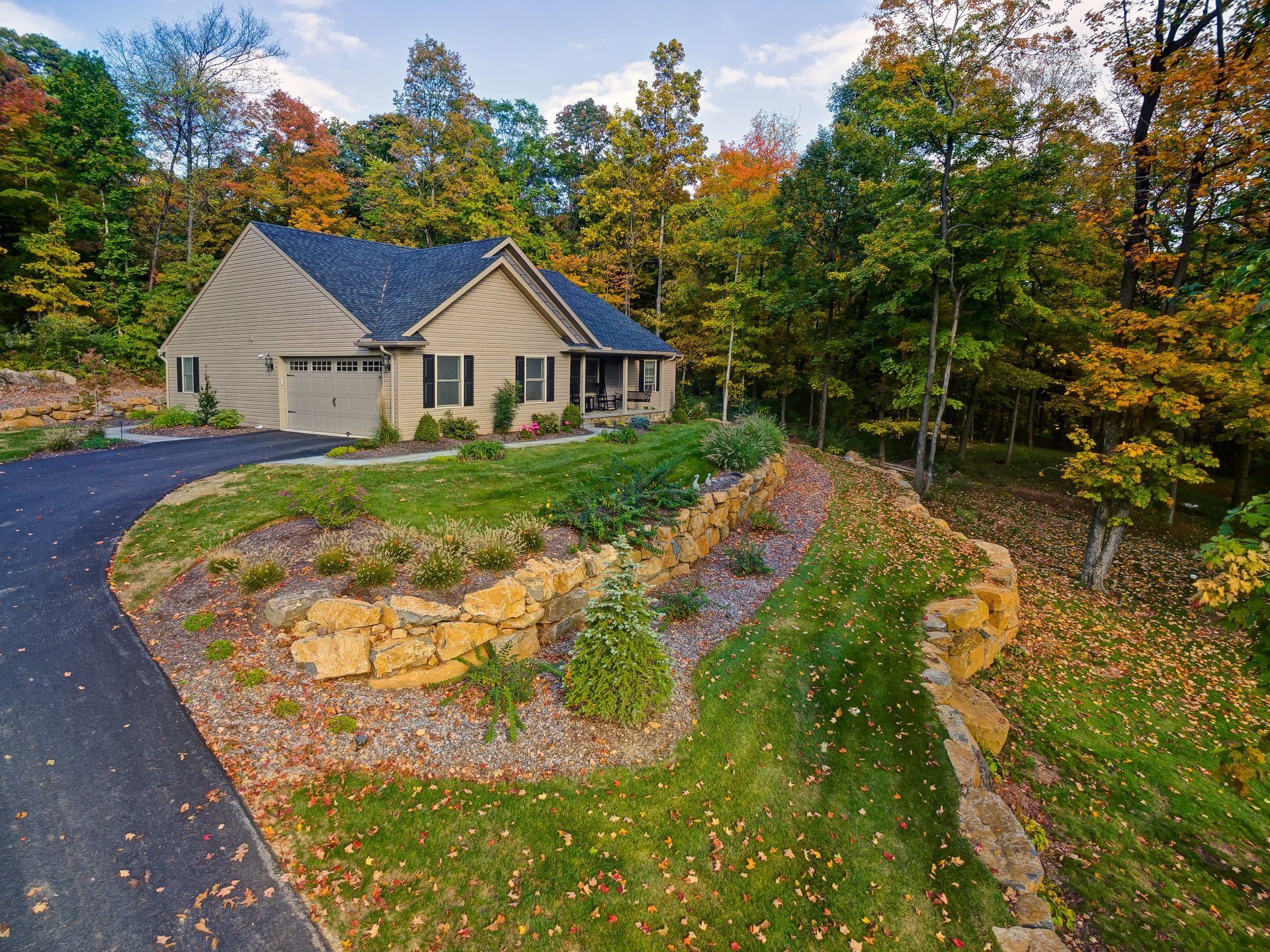 An aerial view of a house in the middle of a forest