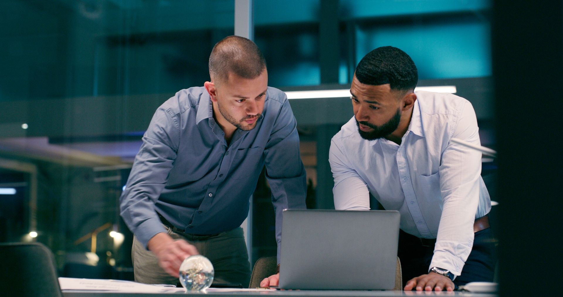 Private investigator analyzing evidence with technology, solving cases with expert detective skills.