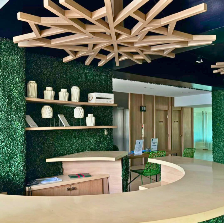 KL Yard's stylish interior featuring green wall accents and modern design, offering relaxed meeting spaces.
