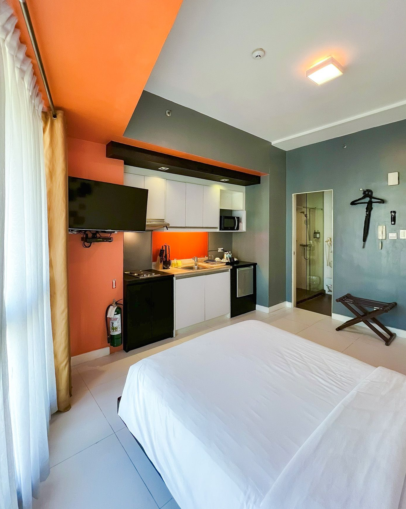 Spacious hotel accommodation in Makati with king bed, perfect for staycations near Greenbelt shopping area.