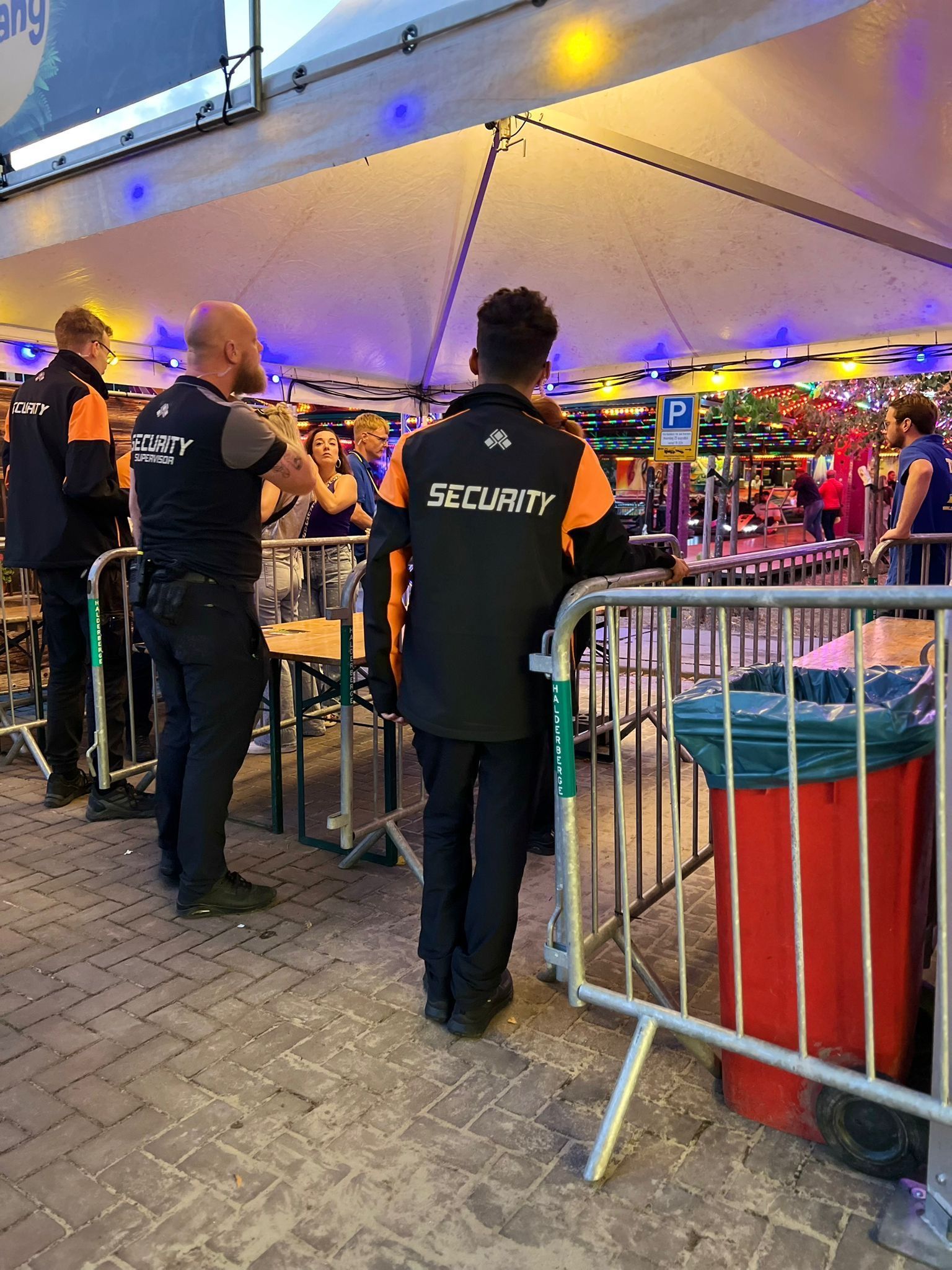 Professionele beveiliging bij een groot stadion
