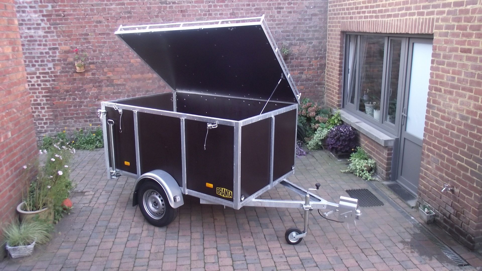 Koffer aanhangwagen