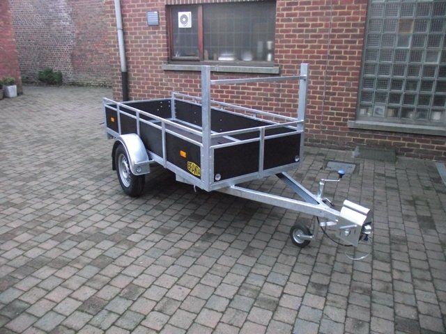 Enkelas bakaanhangwagen
