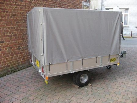 aanhangwagen met dekzeil - huif  - huiven