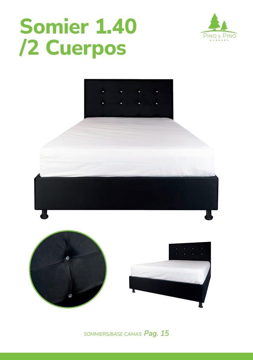 Una estructura de cama y cabecero negros con capitoné