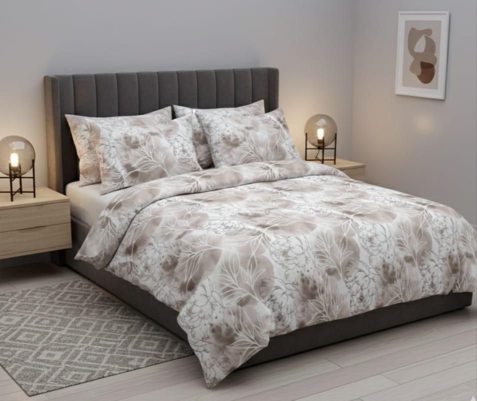 Un dormitorio moderno con una cama con cabecero tapizado en gris