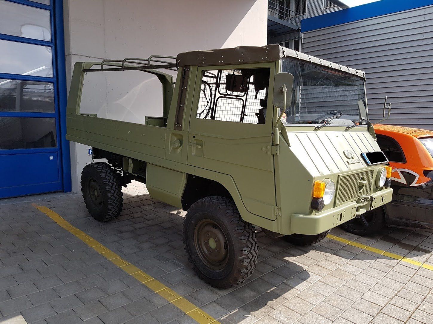 grünes auto