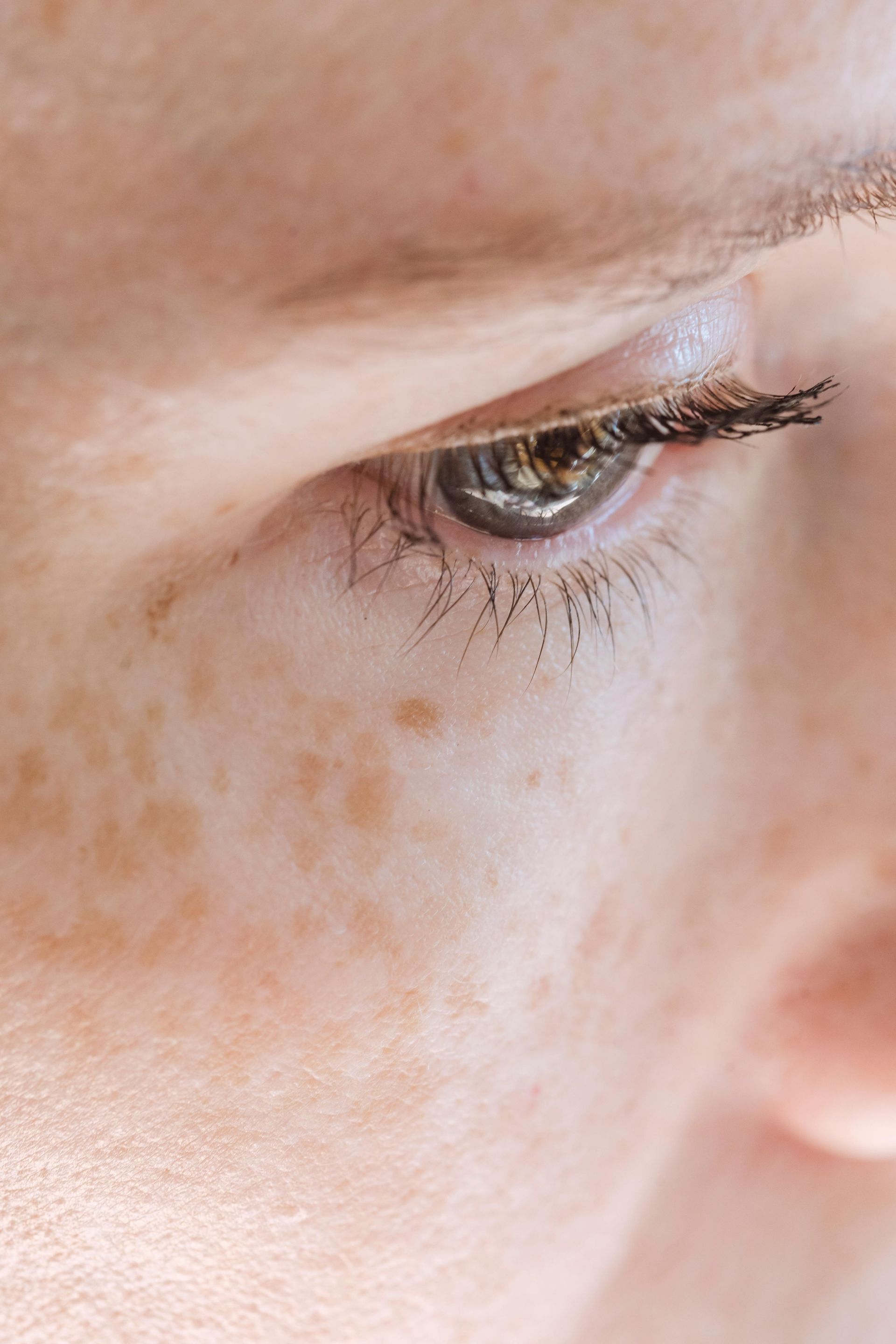 Person applying foundation to chest, concealing scars and blemishes with a dropper.