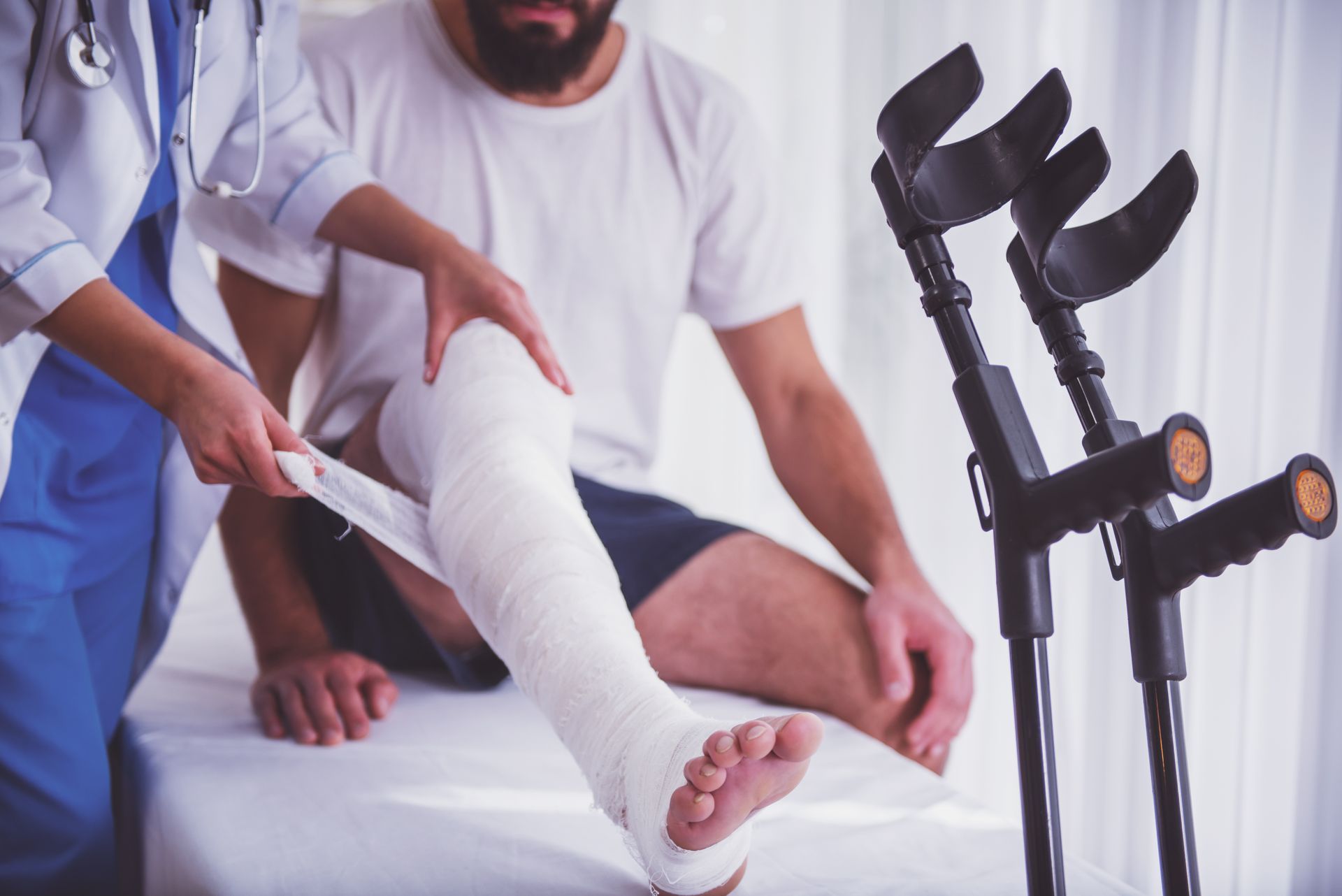Injury man in doctor Injury man in doctor