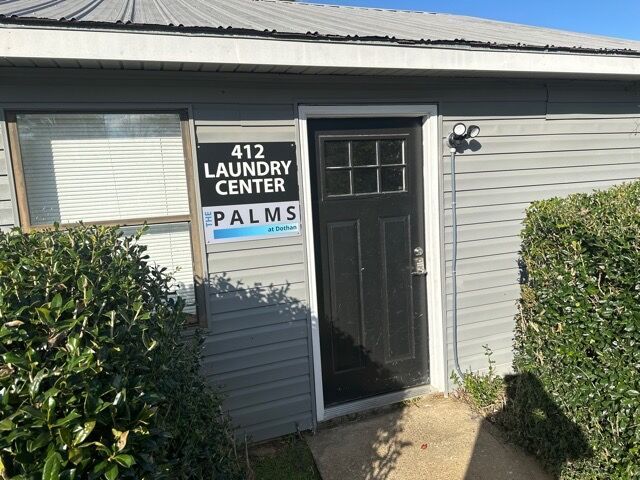 Palms at Dothan apartments Laundry center