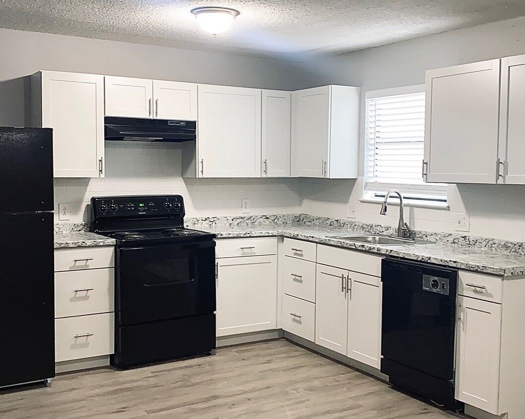 Palms at Dothan kitchen with appliances