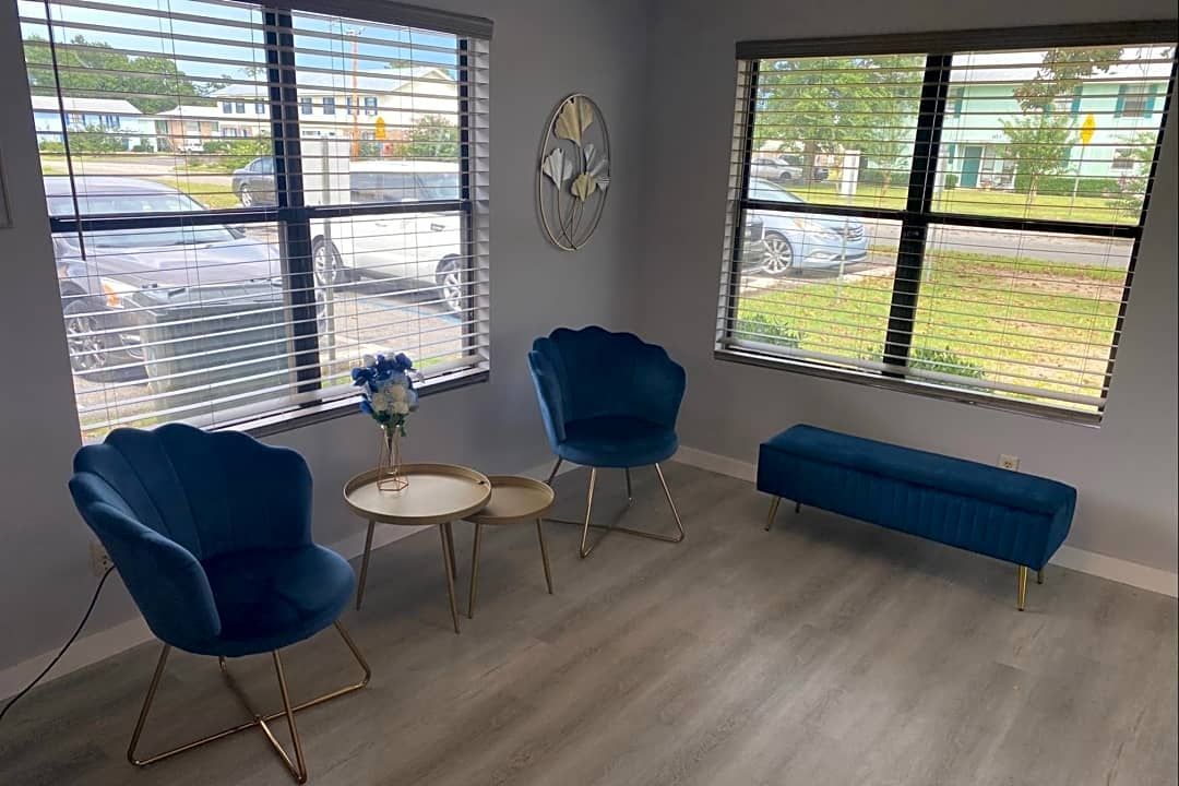 Palms at Dothan living room