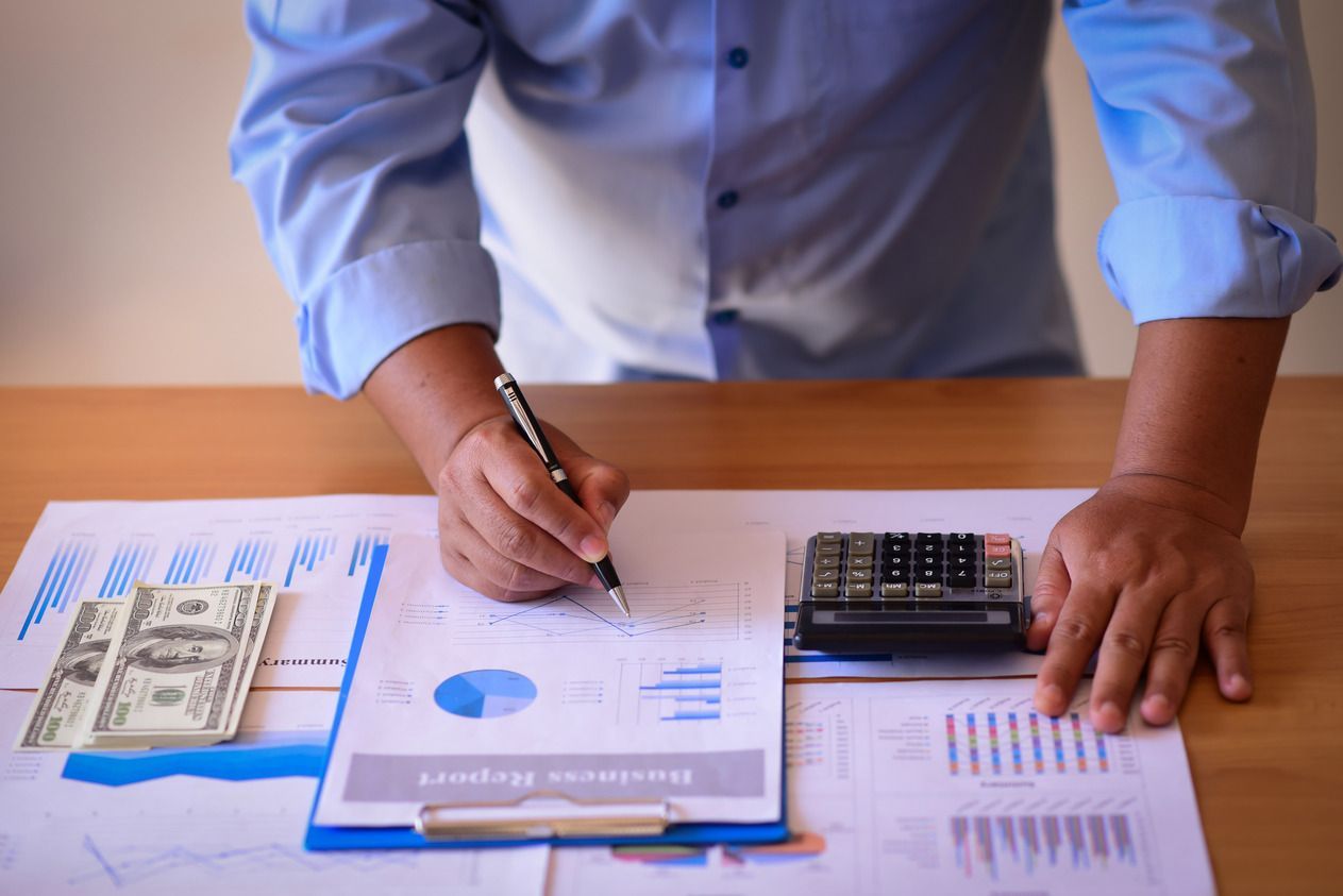 Pros And Cons of Hiring a Workers’ Comp Attorney