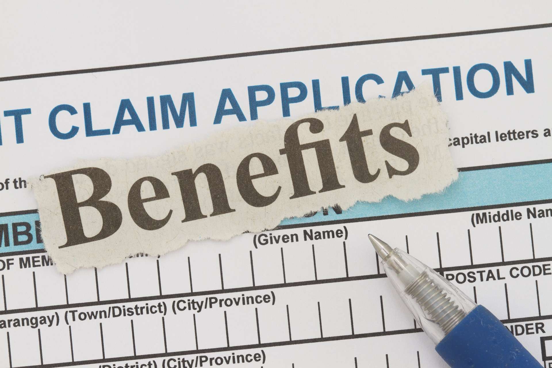 Person comparing SSI and Social Security benefits while reviewing disability program information