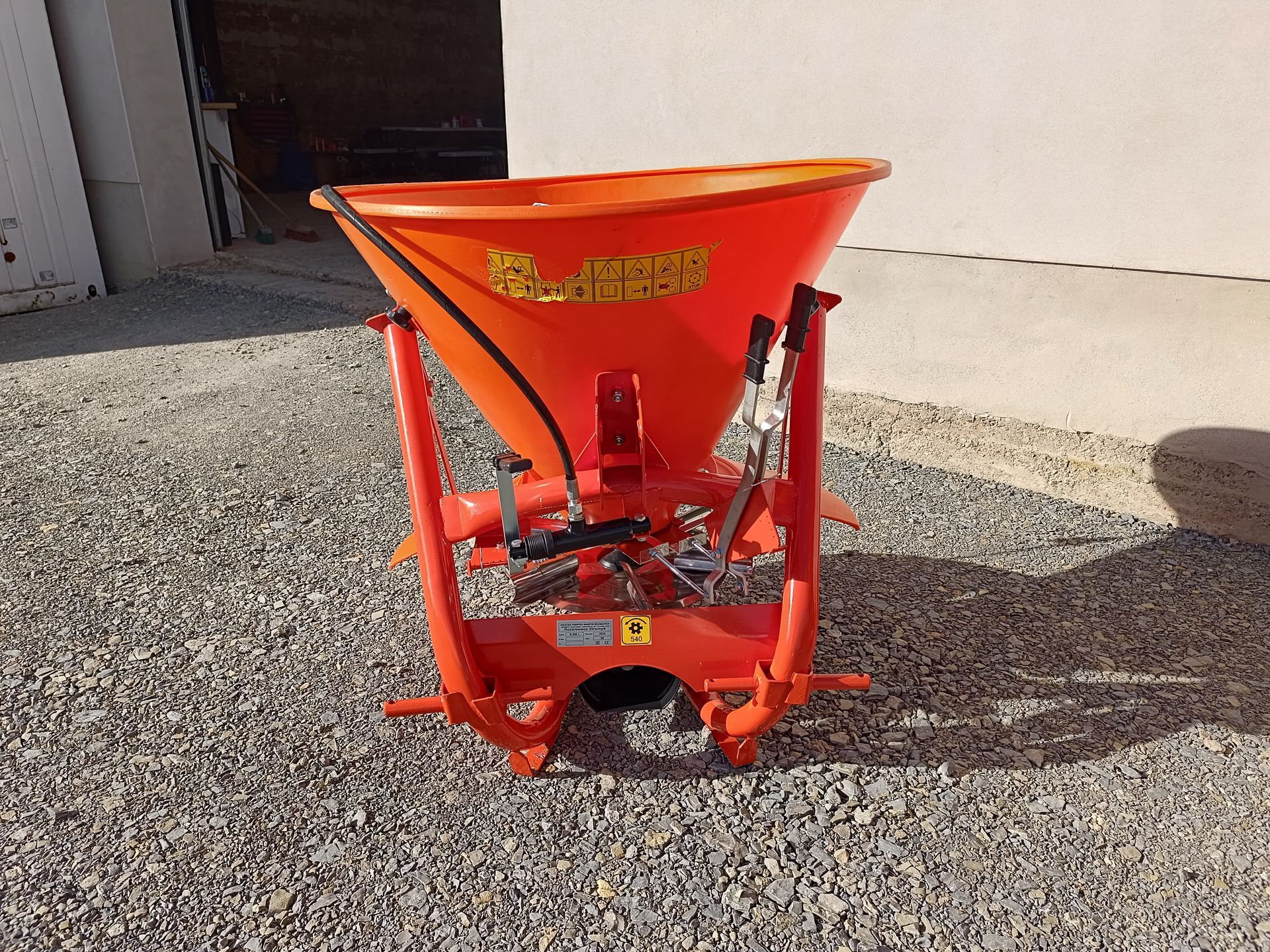 Salzstreuer Sandstreuer Split 400 Liter Kat I/II mit Hydraulik
