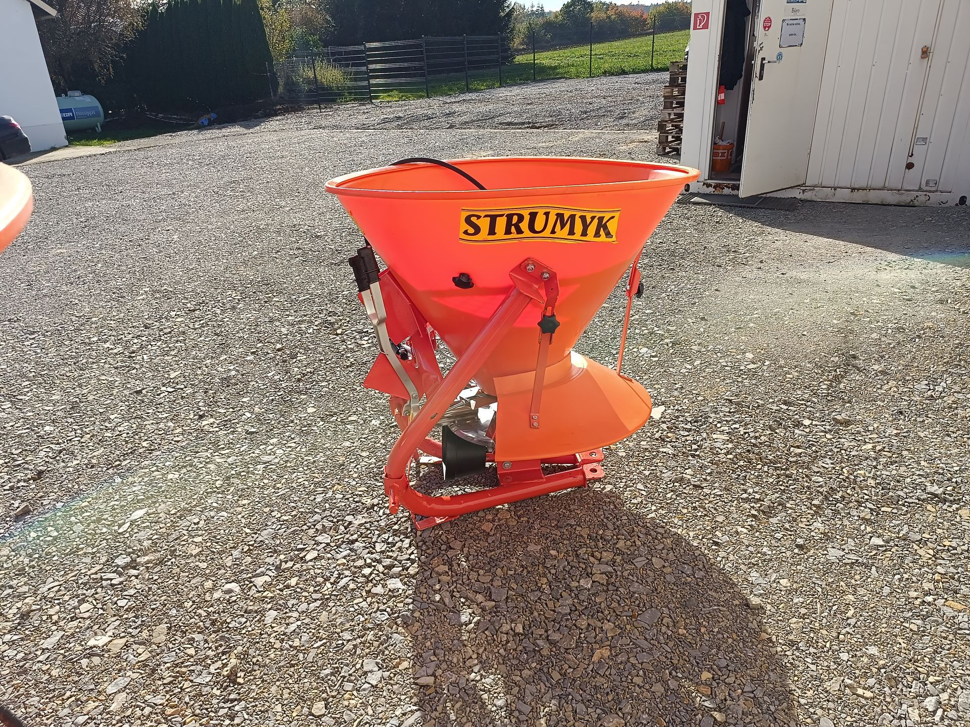 Salzstreuer Sandstreuer Split 400 Liter Kat I/II mit Hydraulik