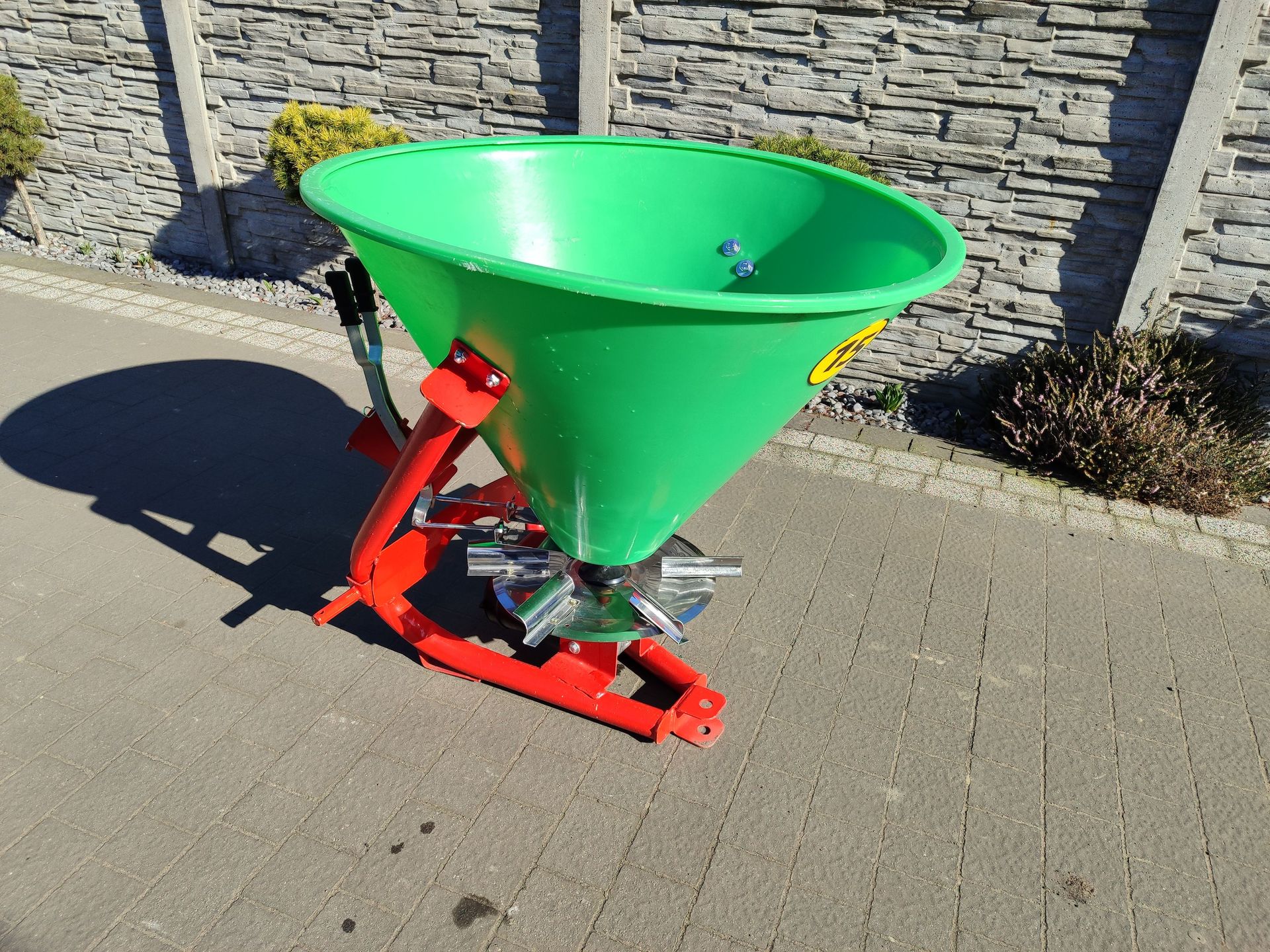 Rozsiewacz nawozów 500 l KAT 1/KAT 2
