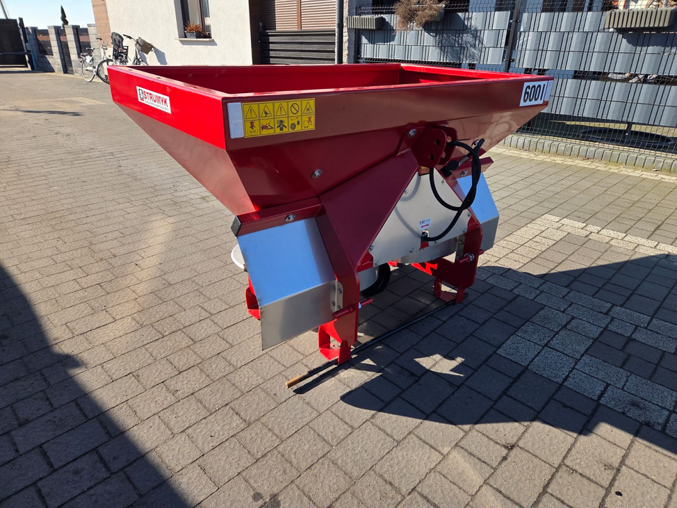 Düngerstreuer 1600 L Strumyk