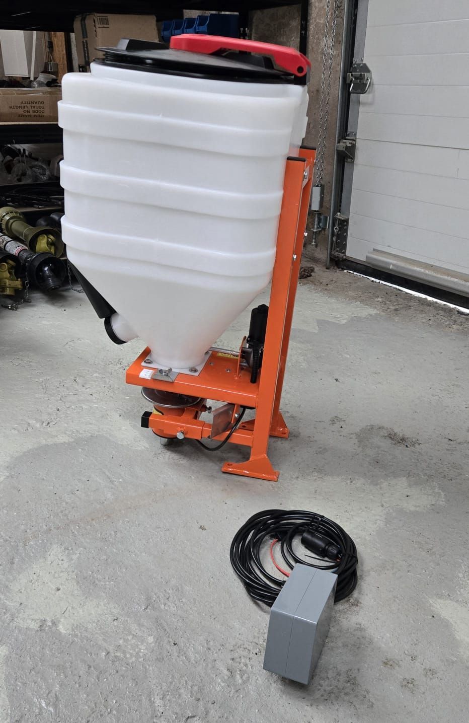 Salzstreuer Wiko Plon 110L mit Vibrationsmotor