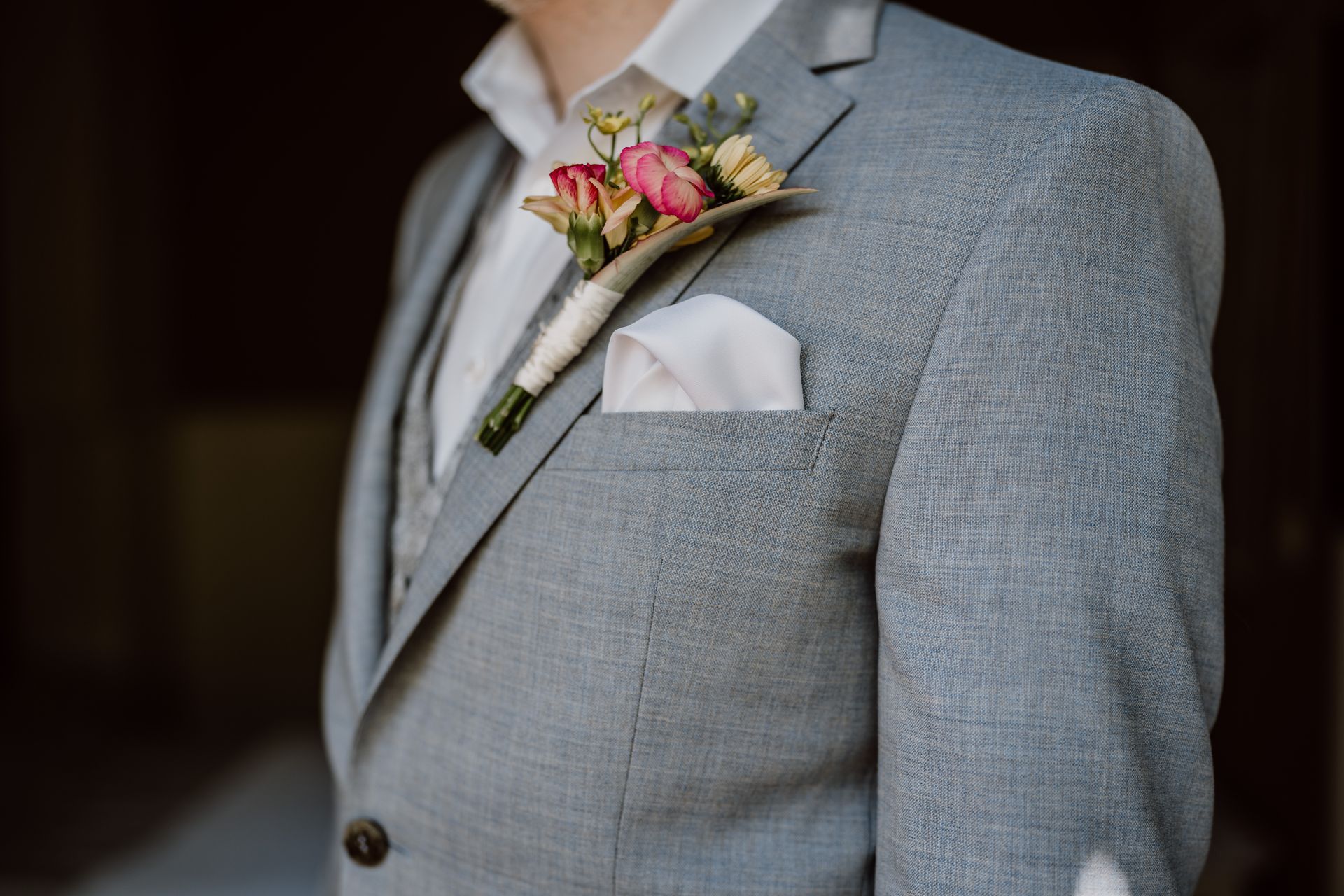 Hoe draag je een corsage!