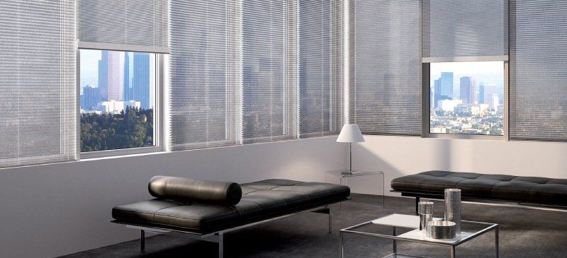 tende tecniche grigie con tonalità chiare