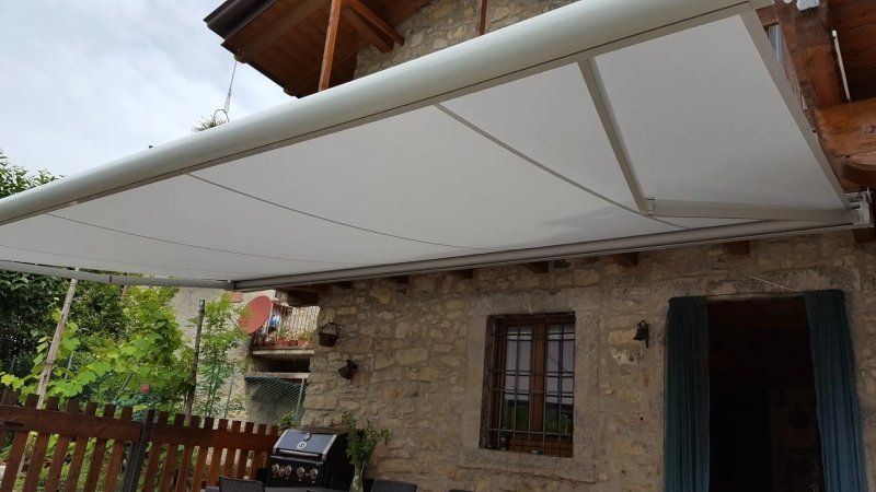 tenda idrorepellente a tettoia