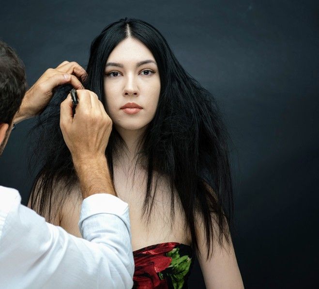 modella con parrucchiere