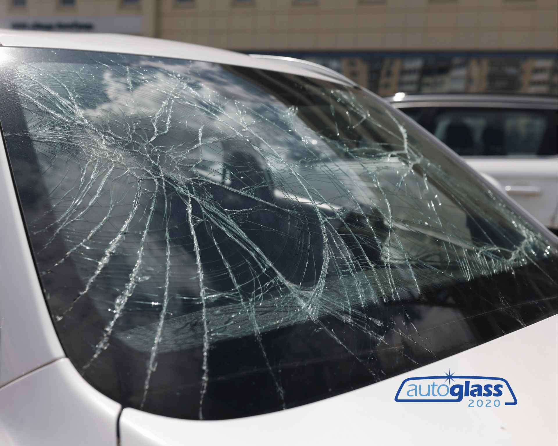 Auto Glass 2020: replace your windshield & get cash back! Mobile windshield replacement in Phoenix, AZ and surrounding areas. We come to you 100% warranty on windshield replacement & repair.