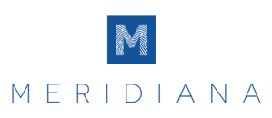 Logo Meridiana con una “M” quadrata blu sopra lettere blu distanziate che compongono la scritta MERIDIANA