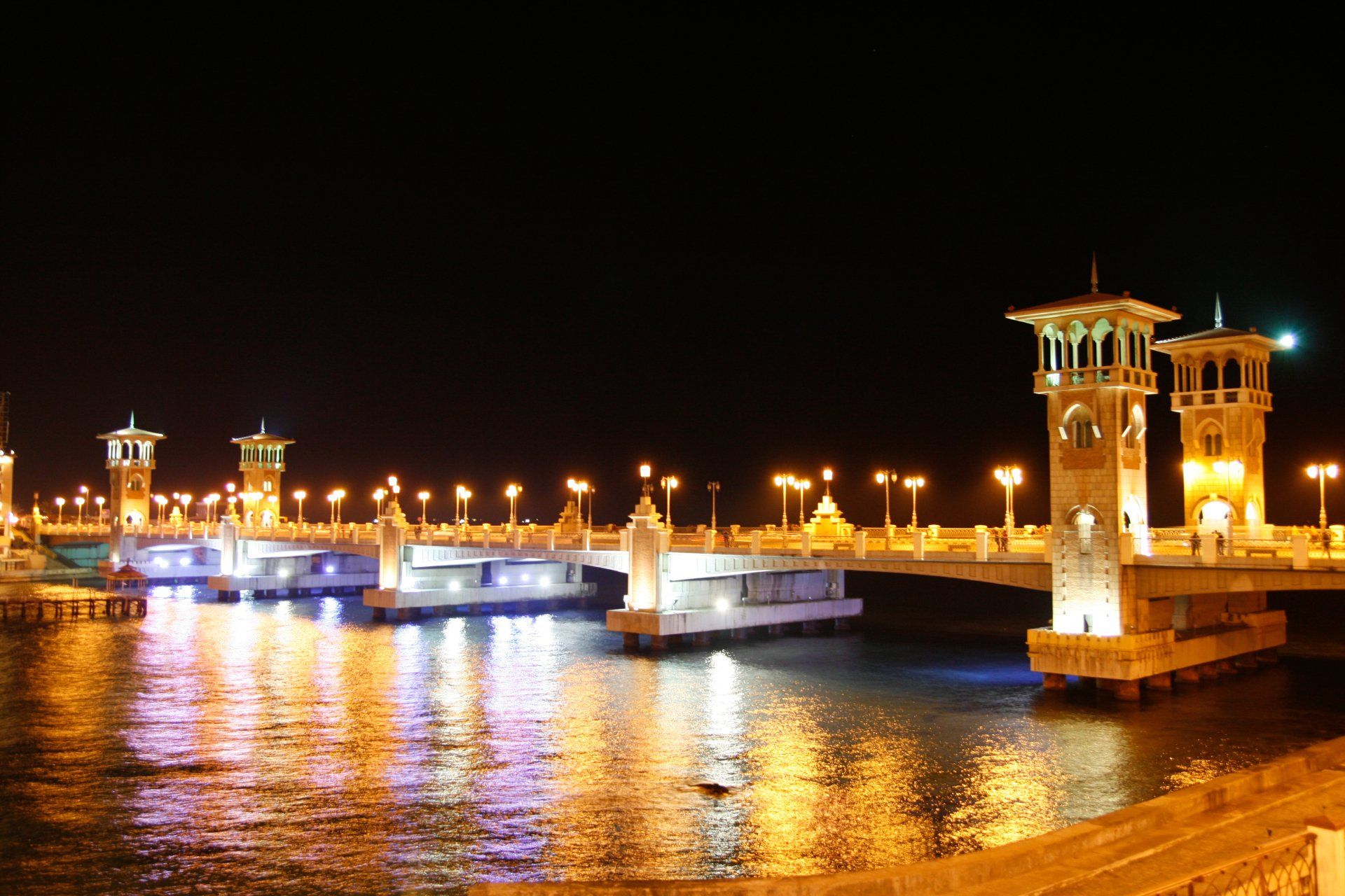 Stanley Bridge in Alaexndria at night