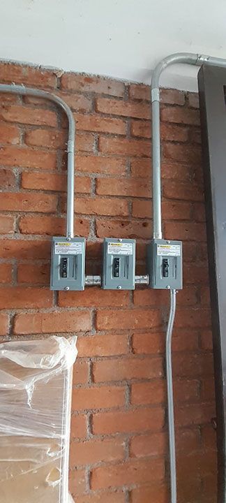 ELECTRICISTA Y PLOMERÍA PÉREZ