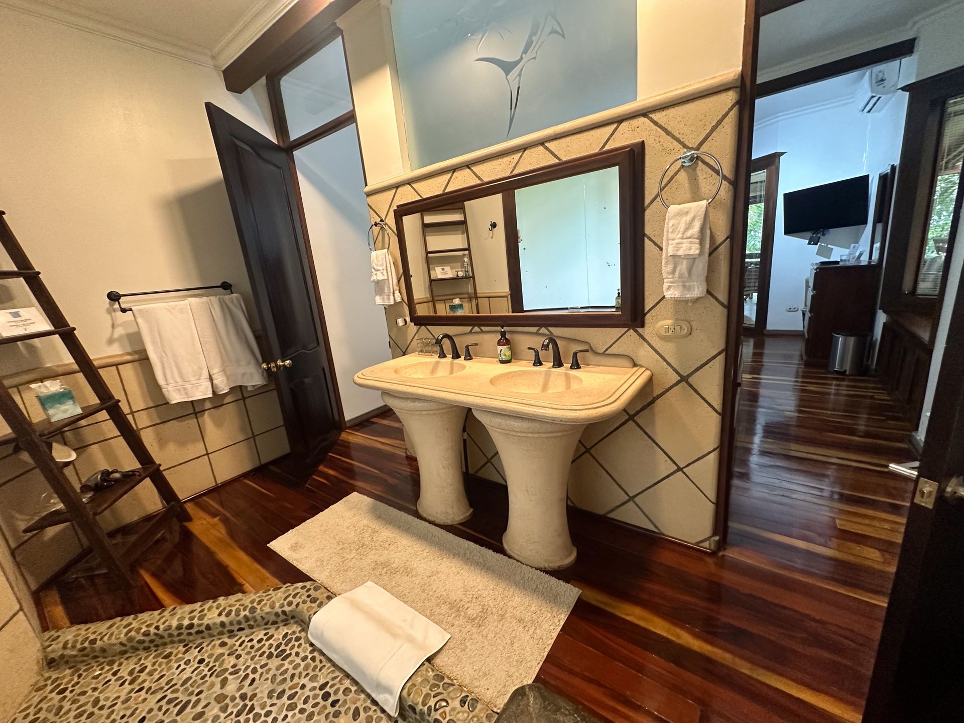 A bathroom with two sinks and two mirrors