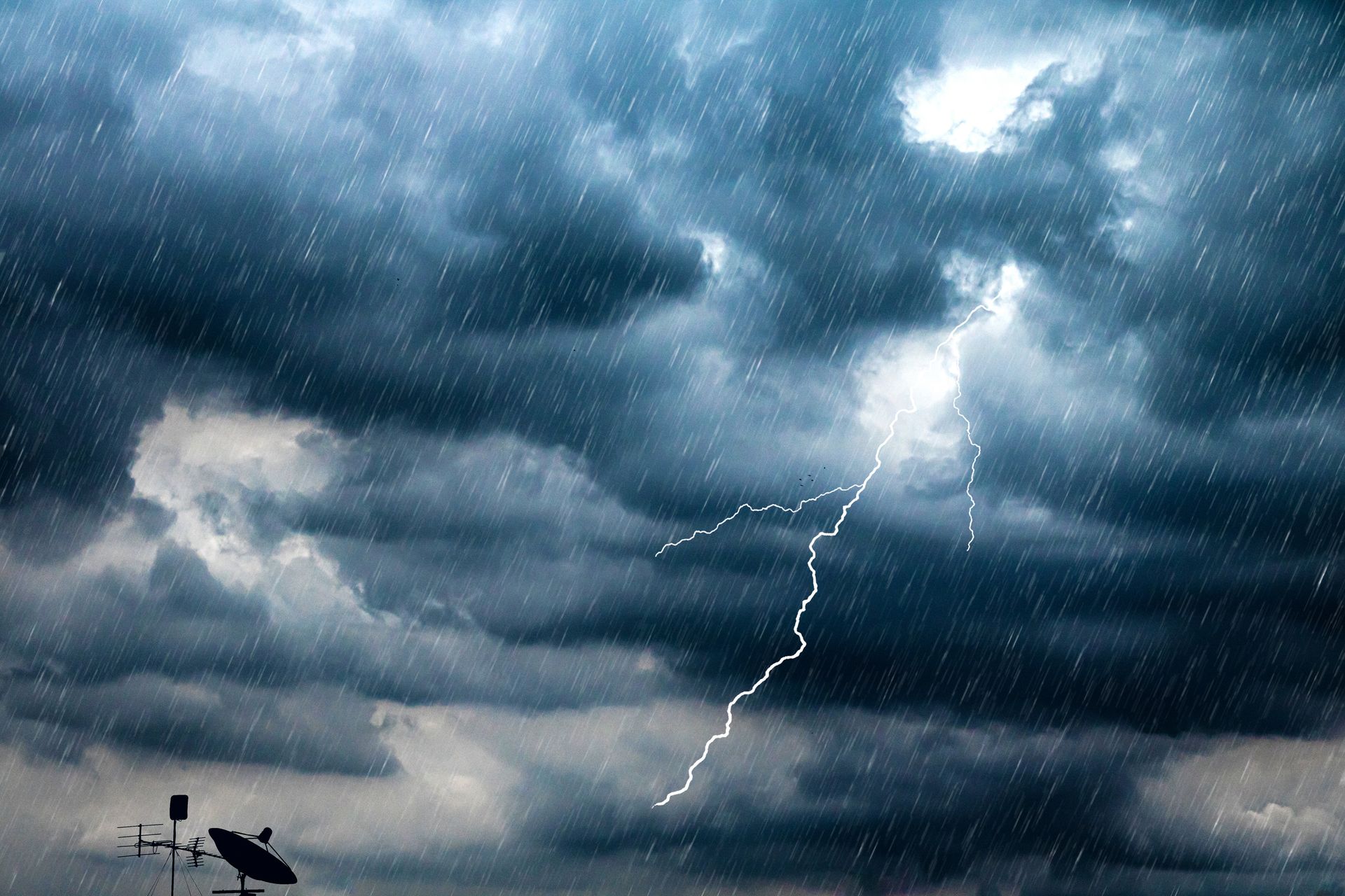 Tips for Safe Driving in Thunderstorms | JAK'S Tire & Auto