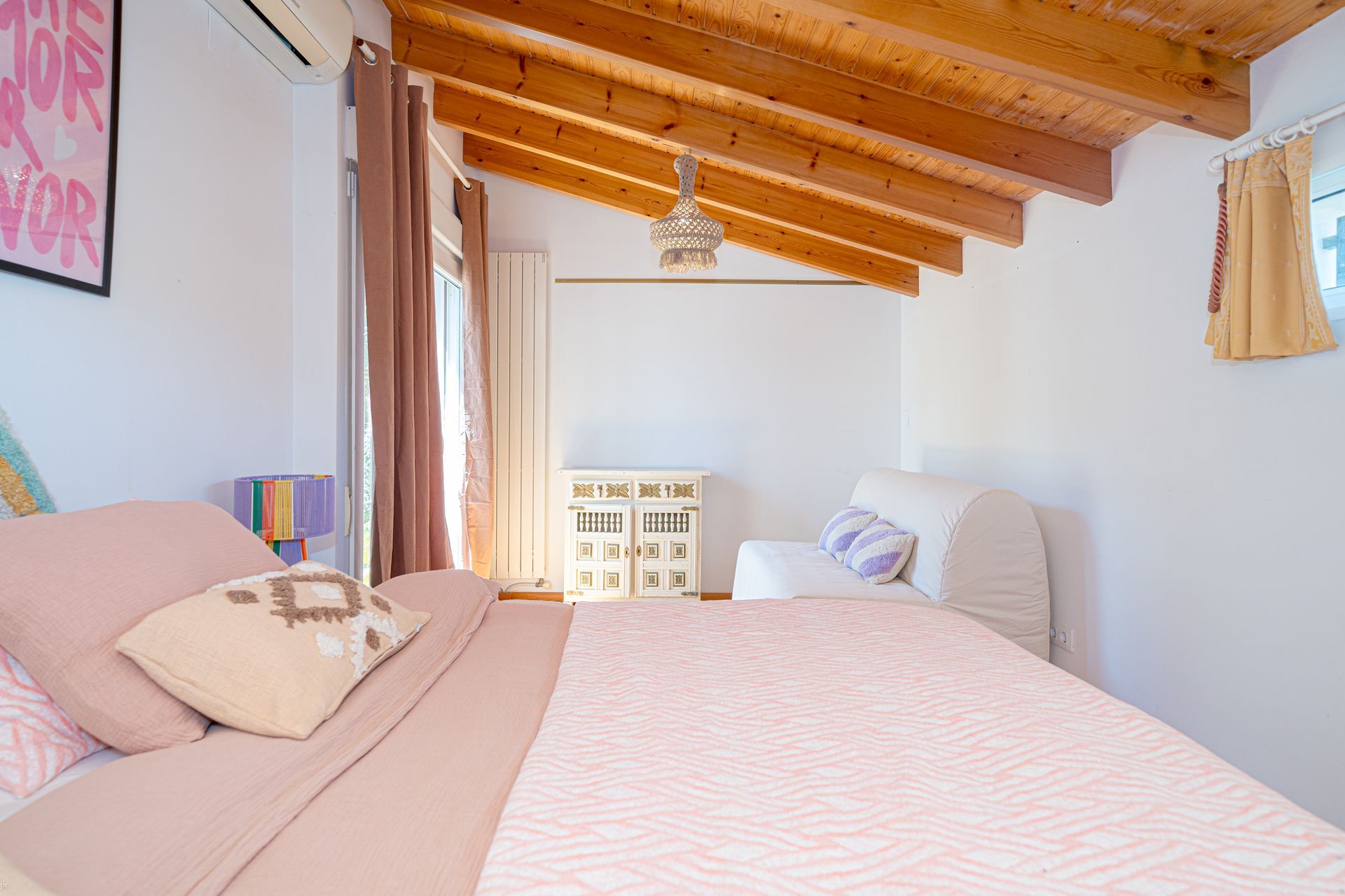 Grote slaapkamer met slaapbank Villa Fave, Javea, Urbanisatie El Tosalet