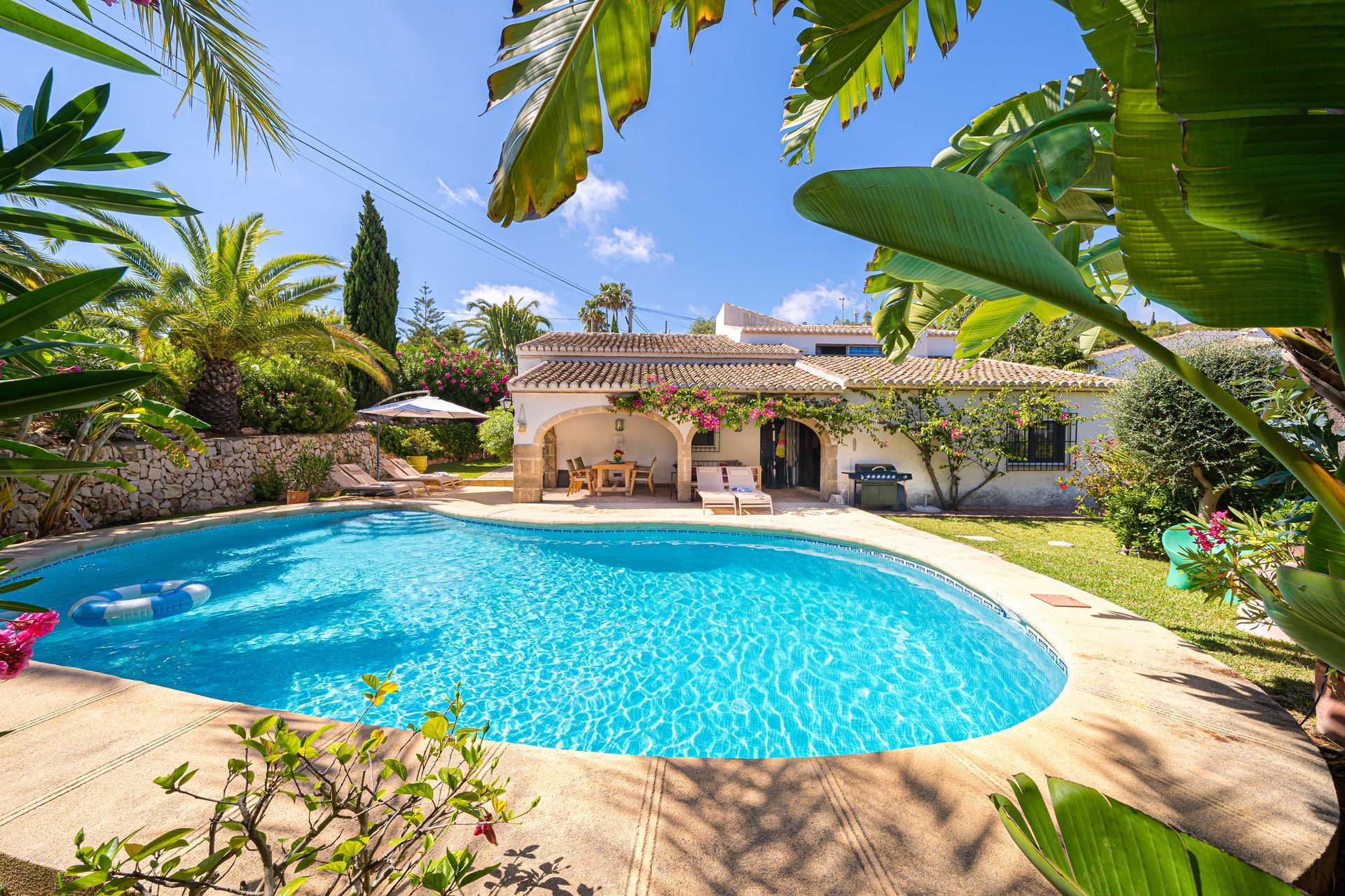 Zwembad en terras Villa Fave, Javea, Urbanisatie El Tosalet