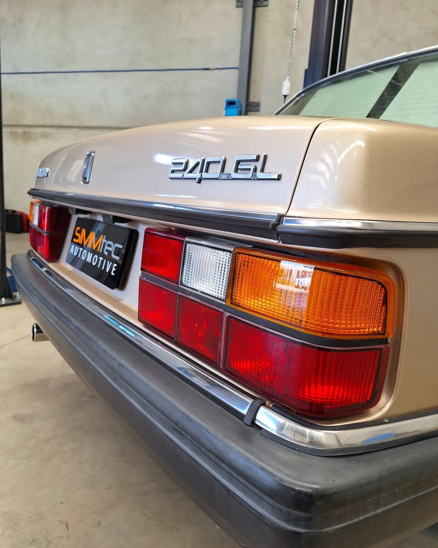 The rear end of a car with a license plate that says emtec.