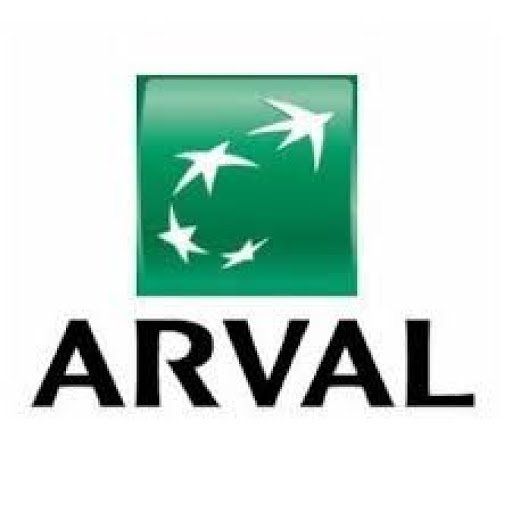 Logo ARVAL con quadrato verde e stelle bianche sopra un testo nero in grassetto.