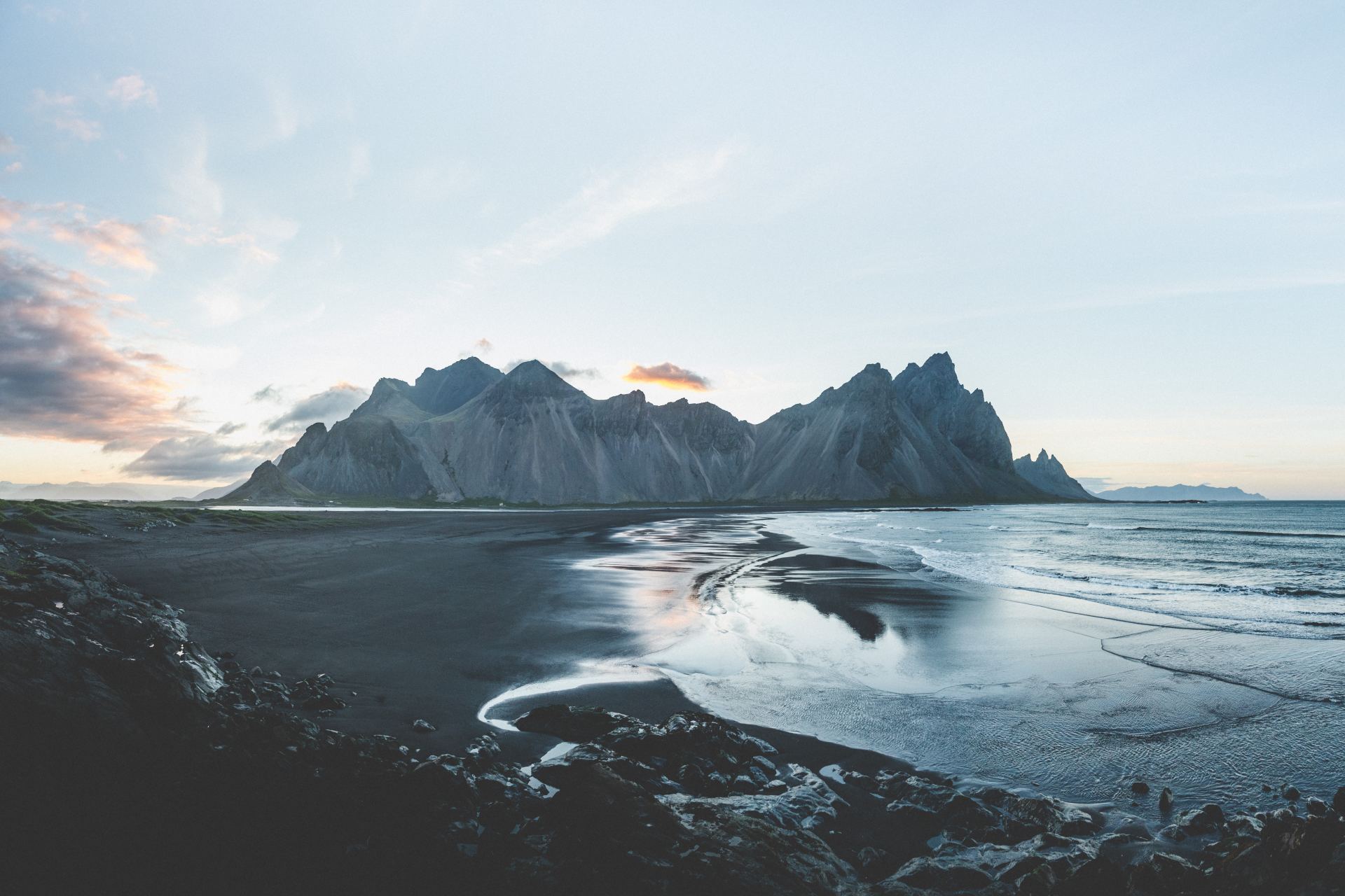 Private tours in Iceland with Iceland Sky, exploring waterfalls, glaciers, mountains and Icelandic l