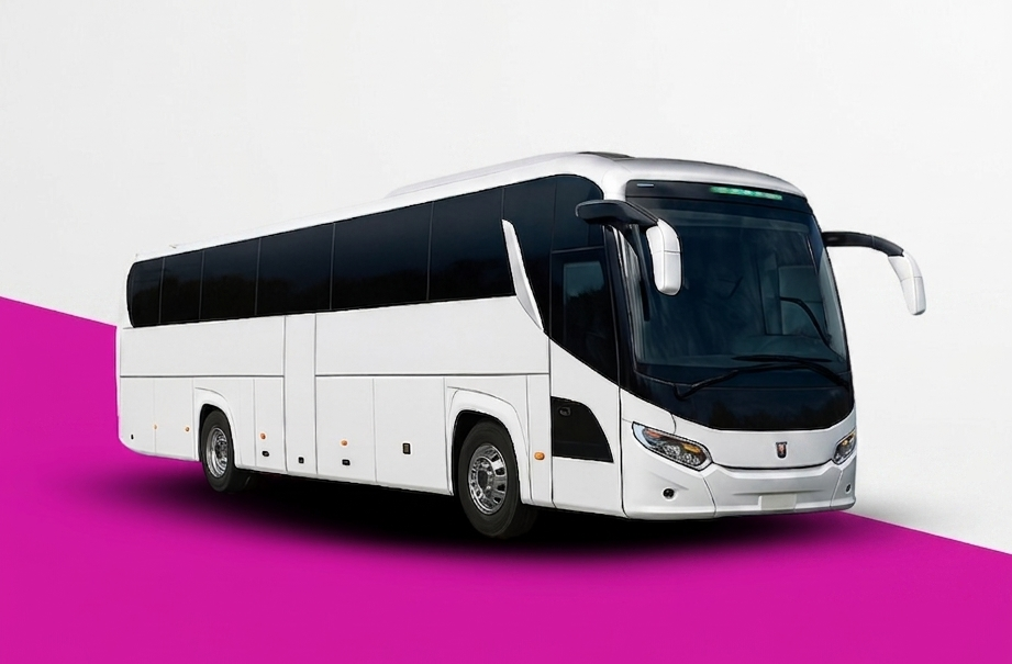 Autobús blanco y negro sobre fondo magenta