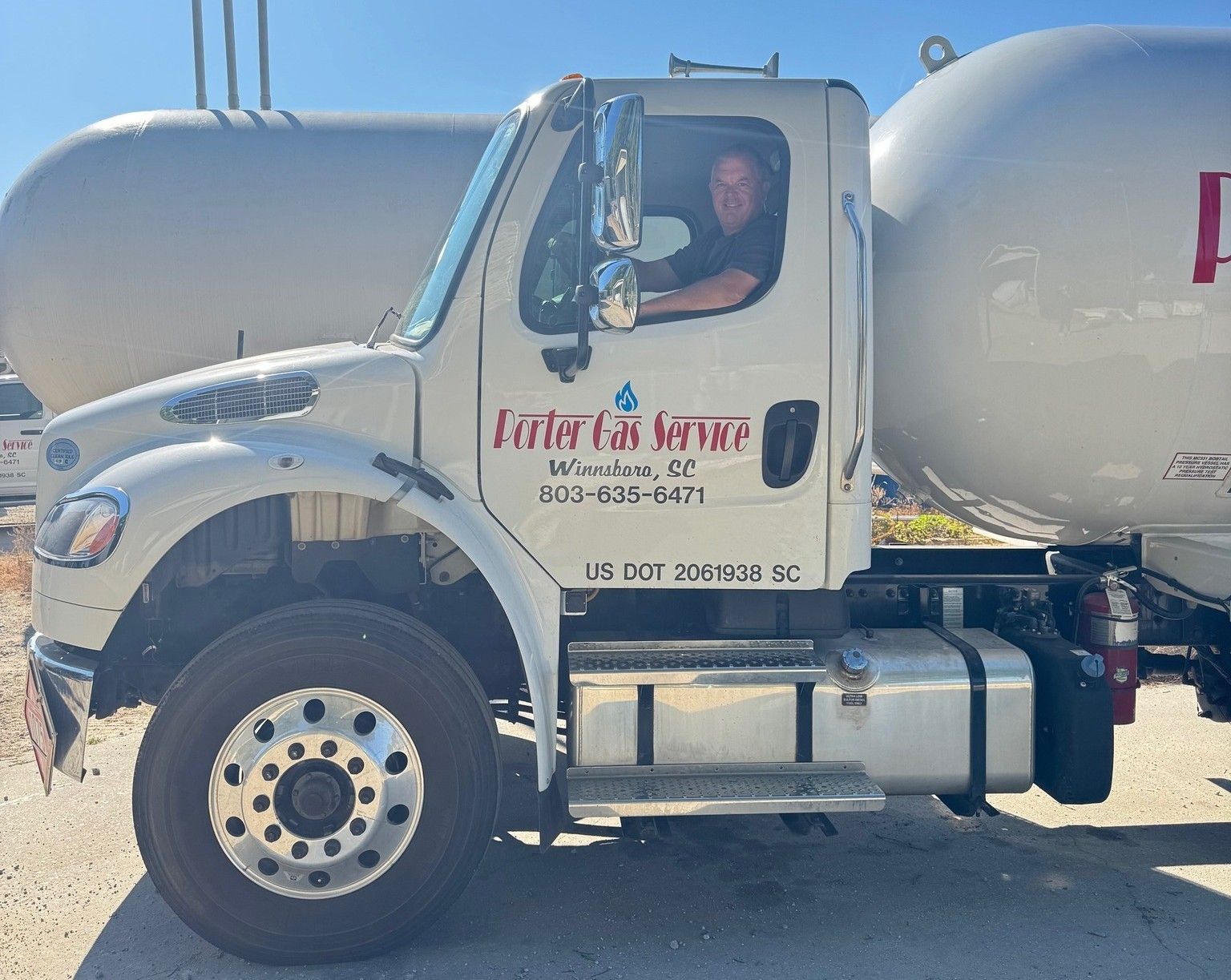 Porter Gas Service bobtail propane truck with driver, based in Winnsboro, SC — serving Fairfield County propane tank installation and delivery