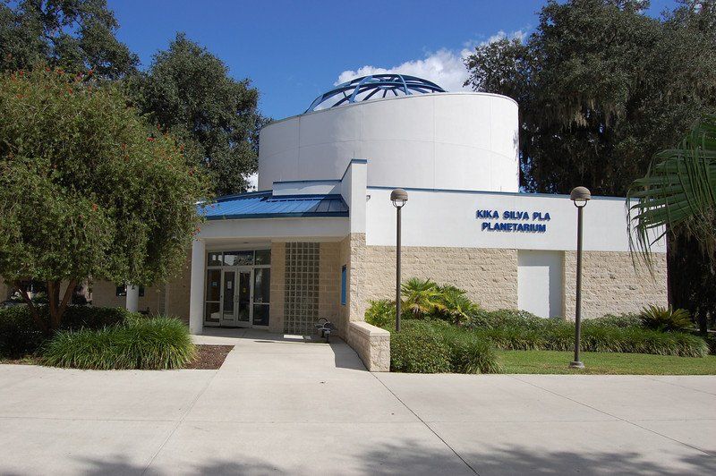 Exterior of the Ida Mae Fuller Planetarium, a white cylindrical building with a blue dome.